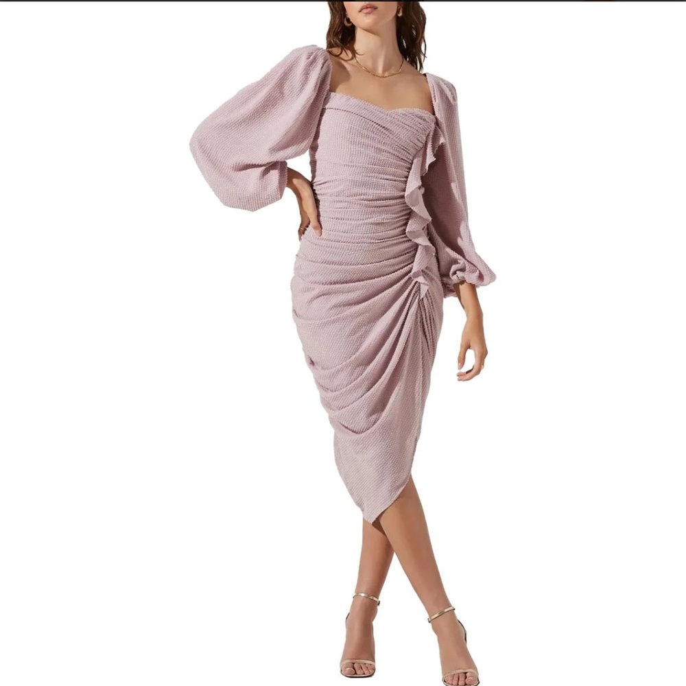 ASTR the label ATHENS RUCHED PUFF SLEEVE SHIMMER MIDI DRESS